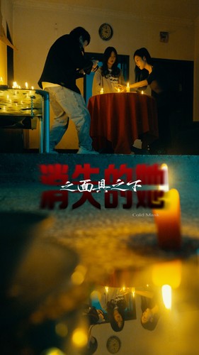 女生張開腿讓男生捅